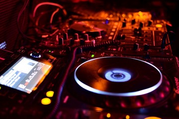 DJ qualifié pour séminaires et événements d'entreprises à Bordeaux